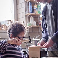 Holzwerkstatt: Selberbauen statt Kaufen – in der Holzwerkstatt entstehen Spielsachen, Kleinmöbel und mitunter auch Seifenkisten! Eigene Ideen sind gefragt! 