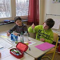 Auch die Fettverdauung wird im Wochenkurs "Der Körper des Menschen" experimentell untersucht. 