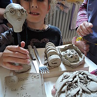 Gestalterisches Talent zeigt sich in der Töpferei-Werkstatt. 